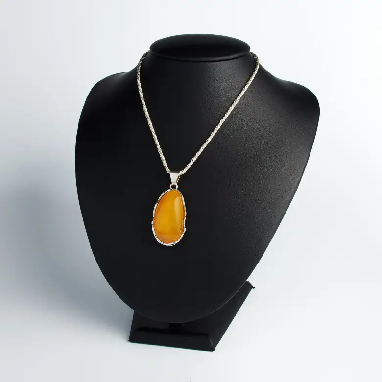 Wisiorek z bursztynem w srebrze Wisiorek z bursztynem w srebrze